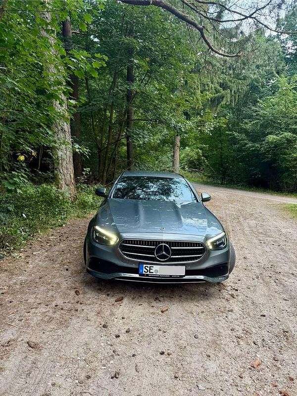 Grau Gebraucht 2020 Mercedes E200 Avantgarde Limousine | 28.500 € (Etwas zu teuer) - Bild 1/4