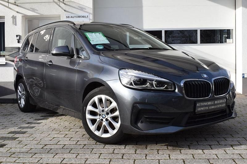 Grau Gebraucht 2022 BMW 218 Sport Line Van / Kleinbus | 20.999 € (Fairer Preis) - Bild 1/4