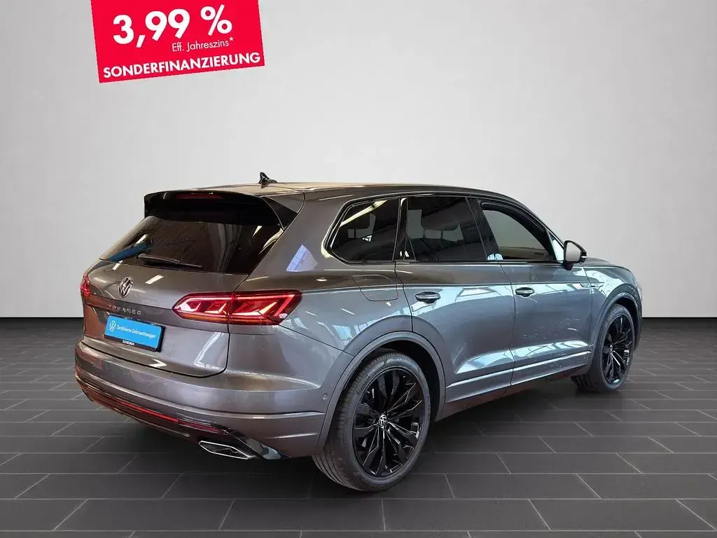 Second-hand VW Touareg R-line 231 CP (169 kW) 2023 Gri SUV
