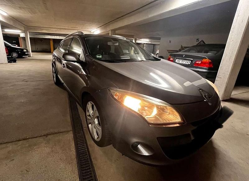 Silber Gebraucht 2010 Renault Mégane GrandTour Dynamique Kombi | 4.100 € (Fairer Preis) - Bild 1/4