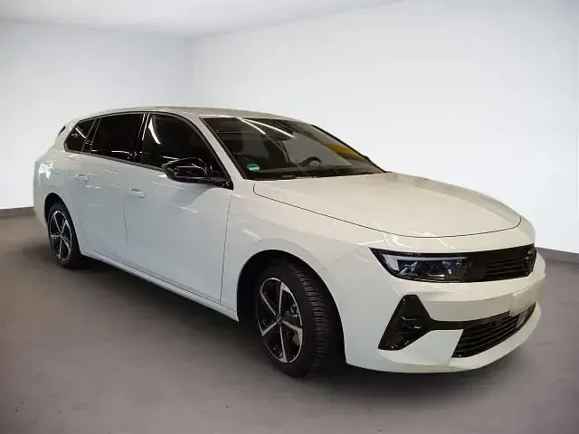 Używany Opel Astra S 131 KM (96 kW) 2025 Biały Kombi