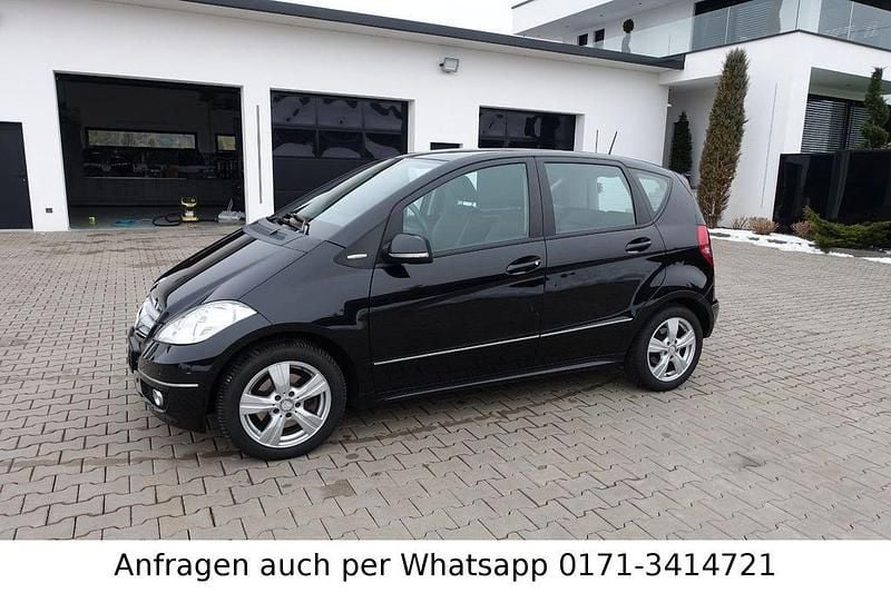 Schwarz Gebraucht 2011 Mercedes A200 Avantgarde Limousine | 3.950 € (Fairer Preis) - Bild 1/4