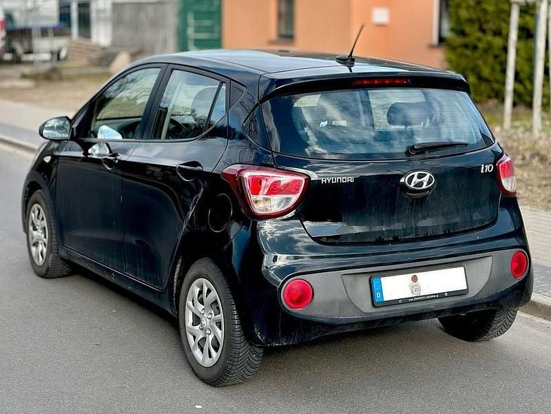 Gebraucht Hyundai i10 Trend 67 PS (49 kW) 2018 Schwarz Kleinwagen