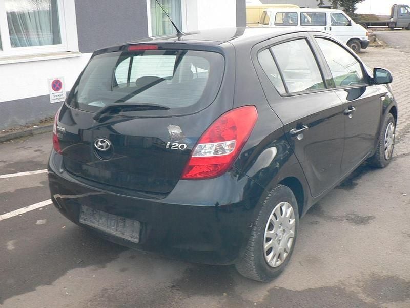 Gebraucht Hyundai i20 Classic 77 PS (56 kW) 2012 Schwarz Kleinwagen