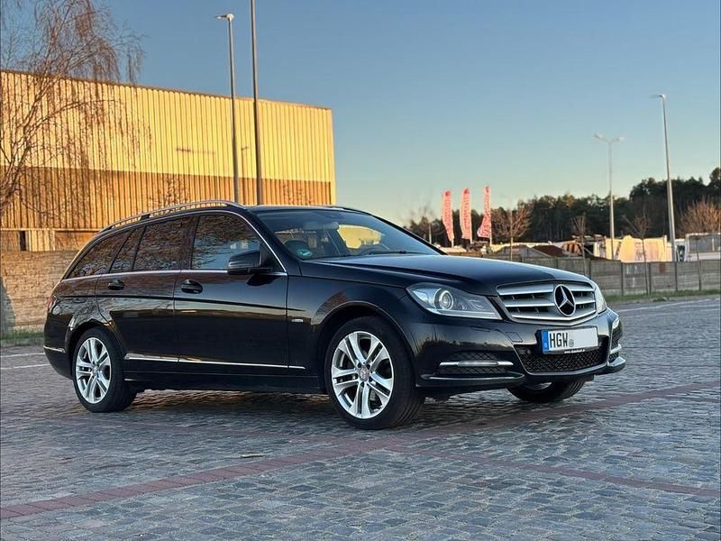 Gebraucht Mercedes C250 204 PS (150 kW) 2011 Schwarz Kombi