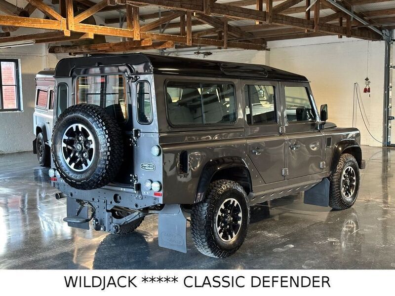 Gebraucht Land Rover Defender Adventure 122 PS (89 kW) 2016 Grey metallic SUV