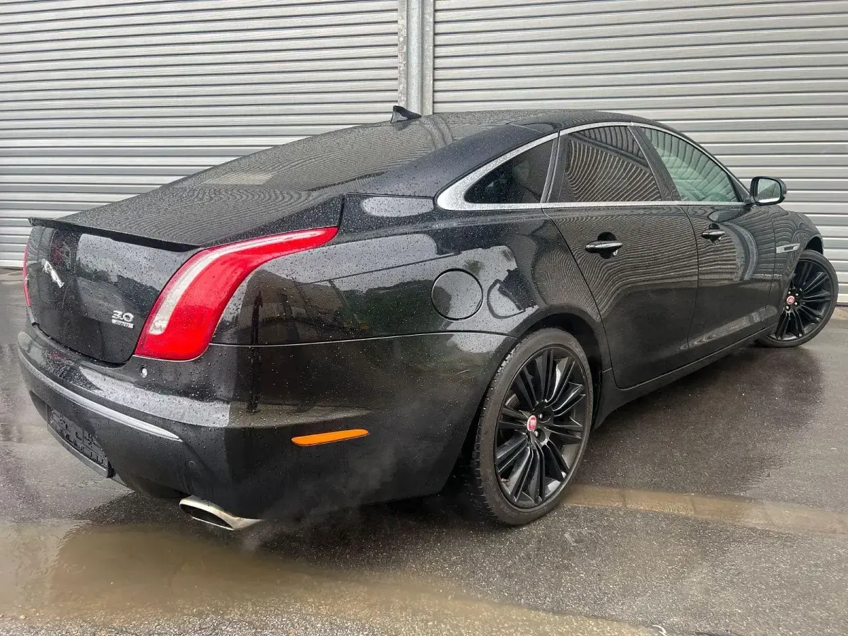 Gebraucht Jaguar XJ Premium Luxury 340 PS (250 kW) 2015 Schwarz Limousine