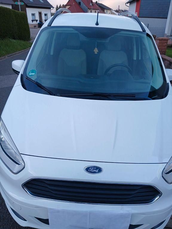 Gebraucht Ford Tourneo Courier Titanium 101 PS (74 kW) 2016 Weiß Van / Kleinbus