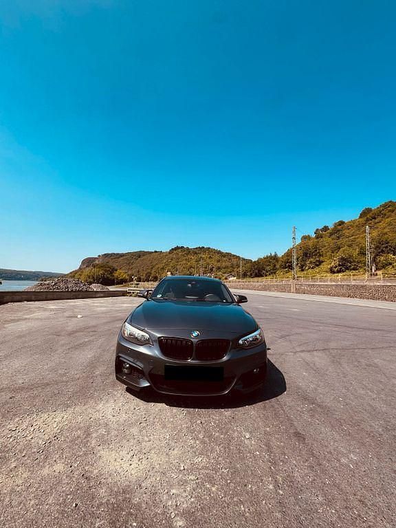 Grau Gebraucht 2014 BMW 220 M Performance Coupé | 16.500 € (Fairer Preis) - Bild 1/4