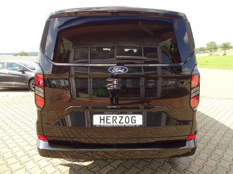Gebraucht Ford Tourneo Titanium 150 PS (110 kW) 2024 Agateblack Van / Kleinbus