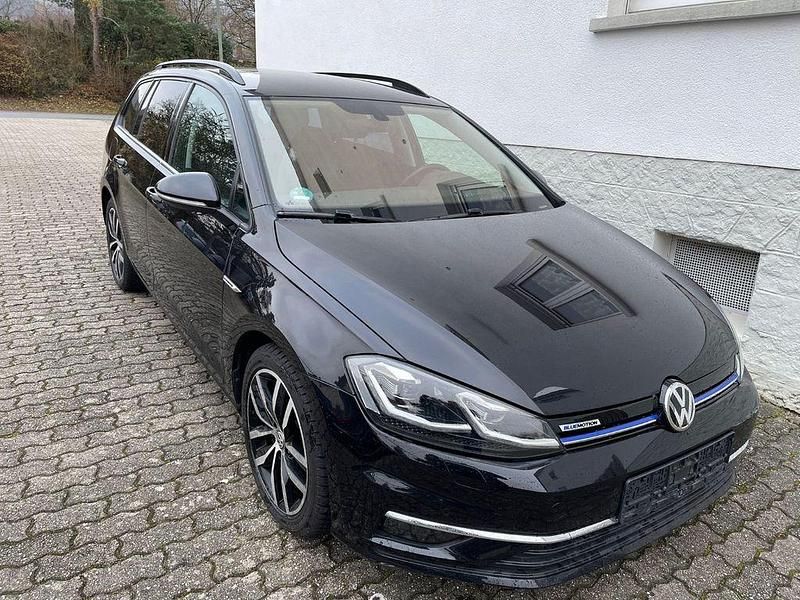 Deep black Gebraucht 2019 VW Golf VII Highline Kombi | 17.900 € (Guter Preis) - Bild 1/4
