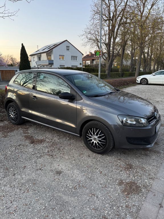 Silber Gebraucht 2011 VW Polo Trendline Limousine | 3.800 € (Fairer Preis) - Bild 1/4