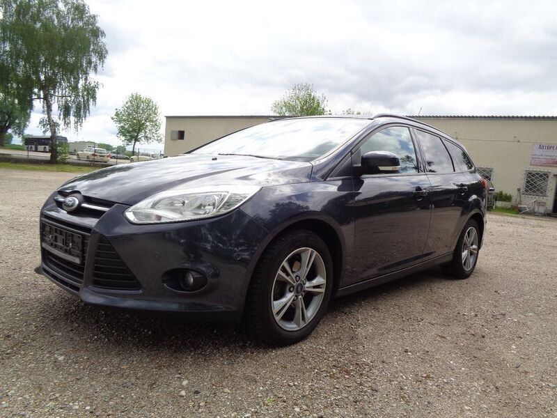 Gebraucht Ford Focus 101 PS (74 kW) 2013 Grau Kombi