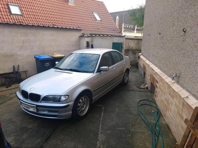 Silber Gebraucht 2001 BMW 318 Limousine | 3.000 € (Fairer Preis) - Bild 1/4