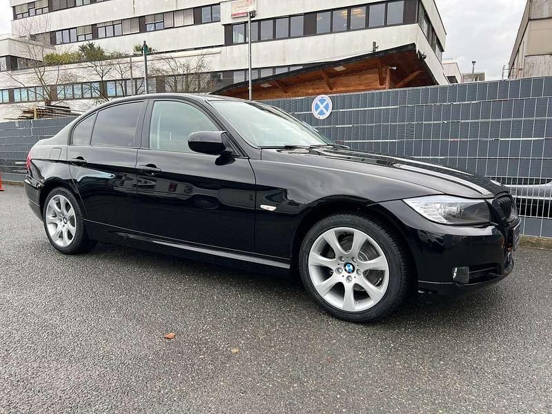 Gebraucht BMW 318 129 PS (94 kW) 2010 Schwarz Limousine