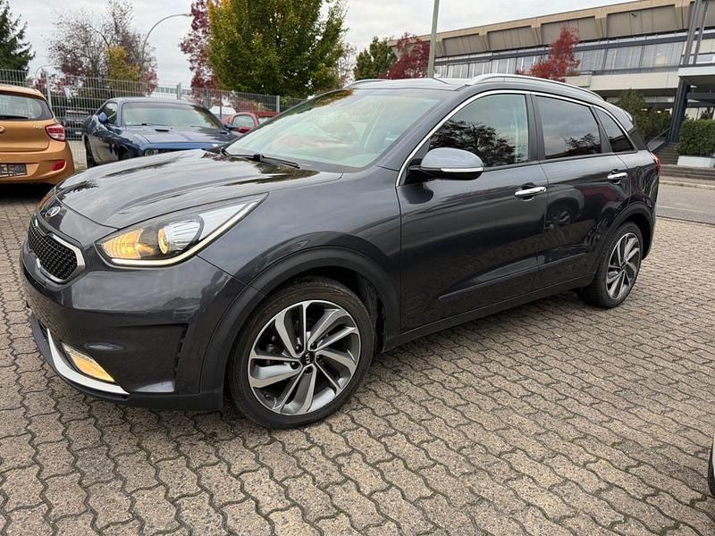 Grau Gebraucht 2018 Kia Niro Edition 7 SUV | 11.999 € (Guter Preis) - Bild 1/4