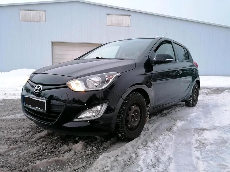 Schwarz Gebraucht 2014 Hyundai i20 Kleinwagen | 7.800 € (Guter Preis) - Bild 1/4