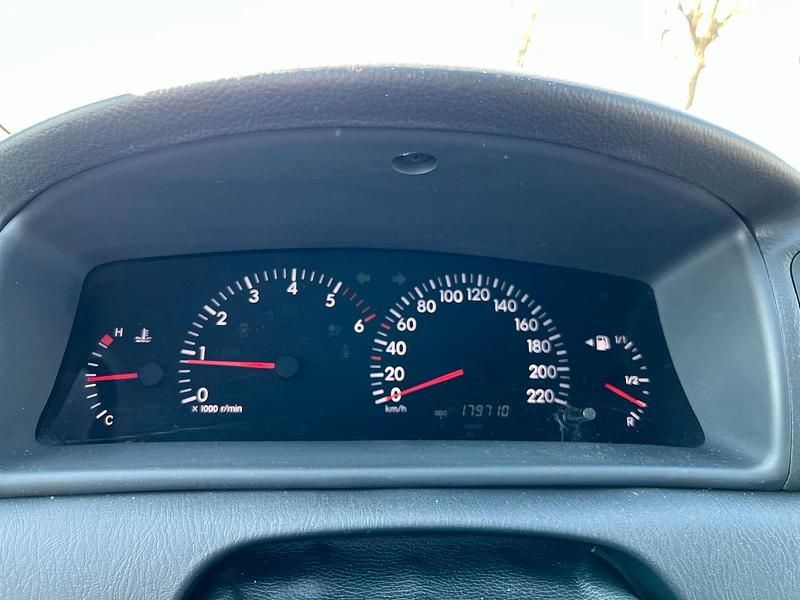 Gebraucht Toyota Corolla 116 PS (85 kW) 2004 Silber Kleinwagen