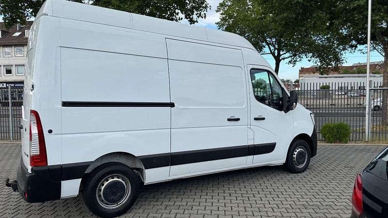 Second-hand Renault Master 179 CP (131 kW) 2021 Alb Monovolum