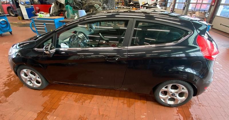 Gebraucht Ford Fiesta Titanium 82 PS (60 kW) 2009 Schwarz Kleinwagen