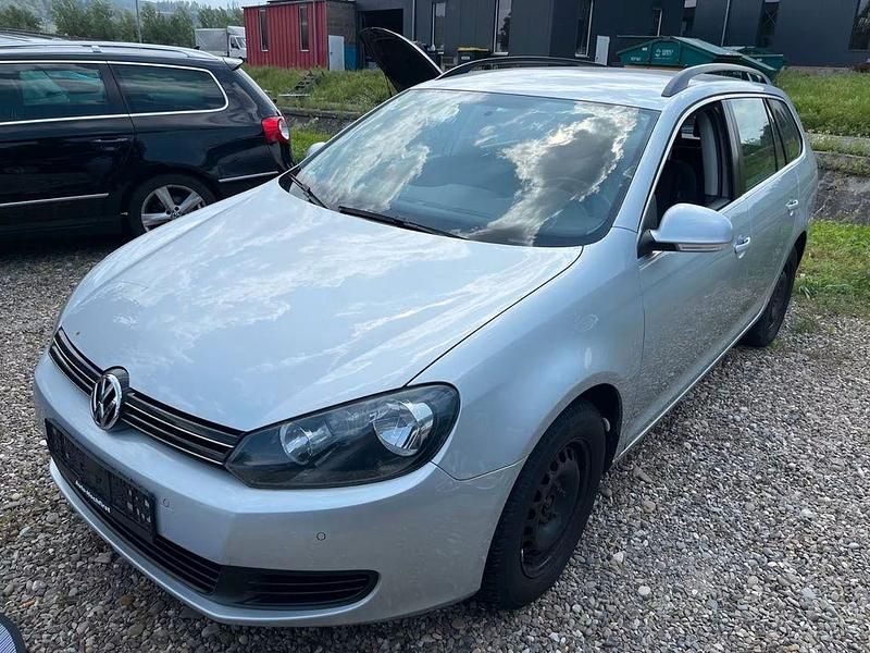 Silber Gebraucht 2010 VW Golf VI Comfortline Kombi | 5.999 € (Etwas zu teuer) - Bild 1/4