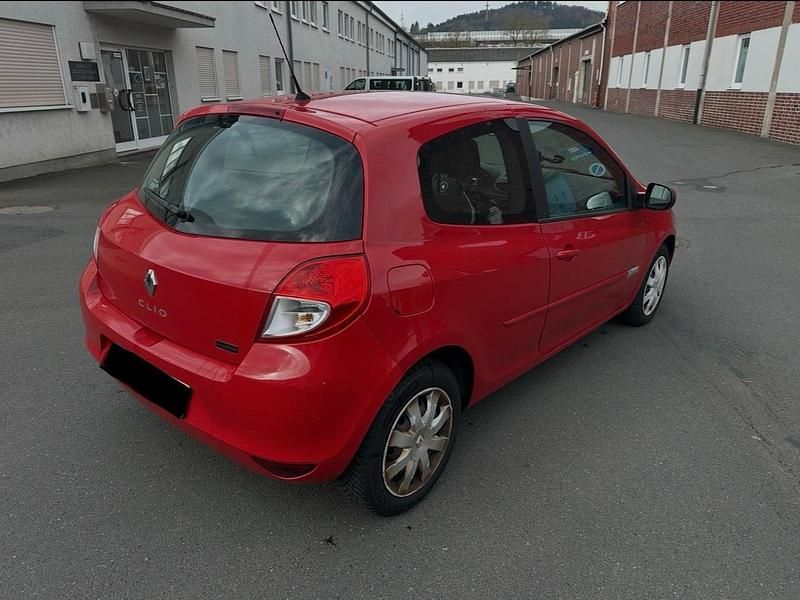 Gebraucht Renault Clio IV 75 PS (55 kW) 2013 Rot Kleinwagen