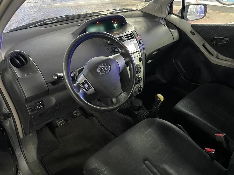 Gebraucht Toyota Yaris 87 PS (63 kW) 2007 Grau Kleinwagen