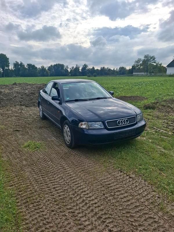 Blau Gebraucht 1998 Audi A4 Limousine | 650 € (Superpreis) - Bild 1/4
