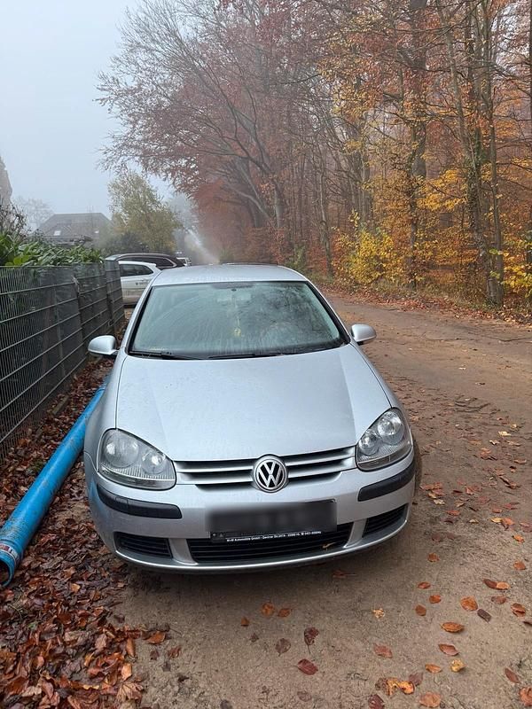 Silber Gebraucht 2004 VW Golf V Kleinwagen | 1.000 € (Superpreis) - Bild 1/4