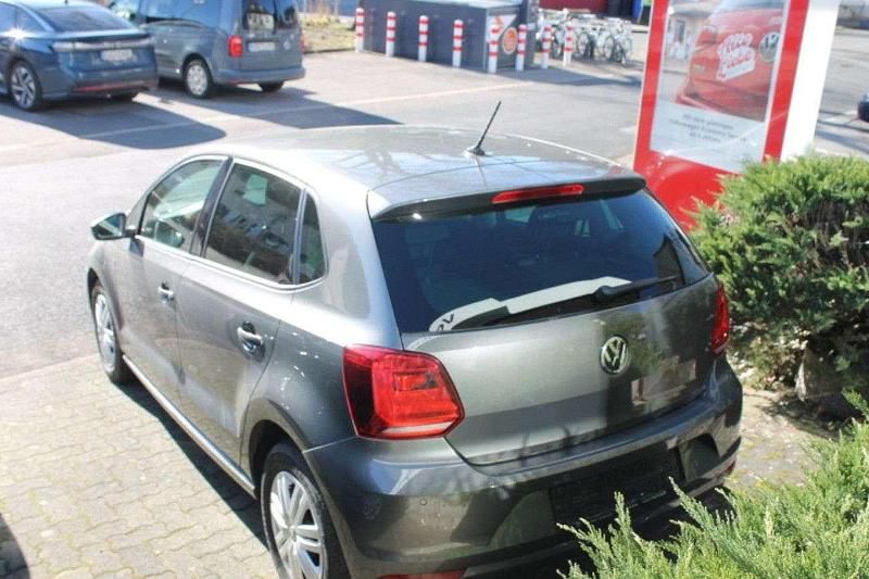 Gebraucht VW Polo LOUNGE 75 PS (55 kW) 2015 Grau (metallic) Limousine