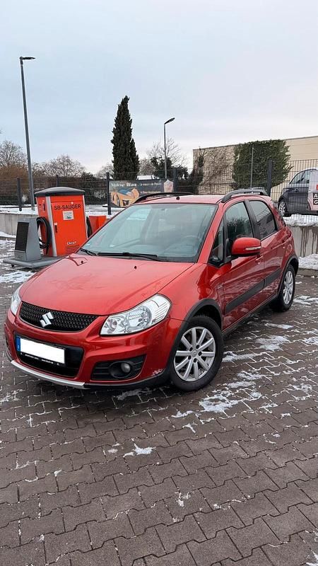 Rot Gebraucht 2010 Suzuki SX4 Kleinwagen | 4.500 € (Fairer Preis) - Bild 1/4