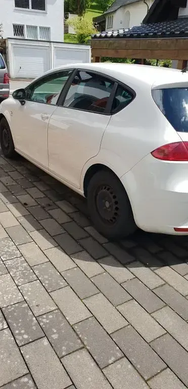 Używany Seat Leon Style 125 KM (91 kW) 2010 Biały Hatchback