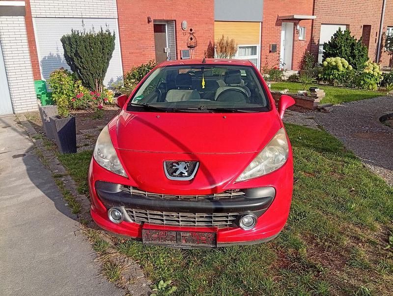 Rot Gebraucht 2008 Peugeot 207 CC Filou Cabrio | 3.800 € (Etwas zu teuer) - Bild 1/4
