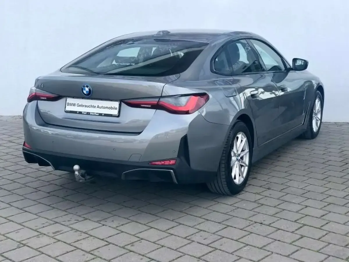 Używany BMW i4 250 kW (340 KM) 2023 Szary Sedan/Limuzyna
