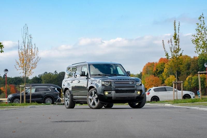 Grau Gebraucht 2023 Land Rover Defender SUV | 95.200 € - Bild 1/4