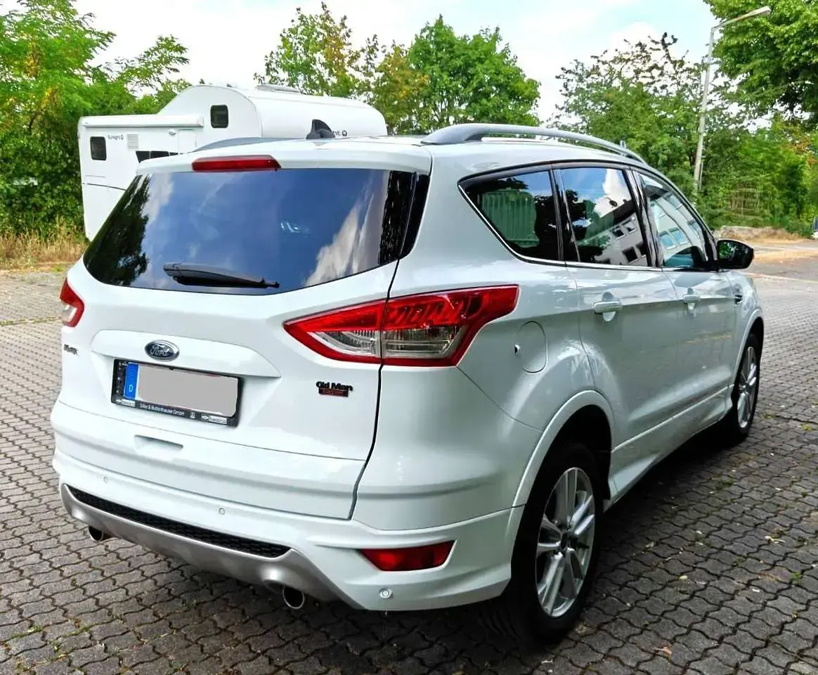 Gebraucht Ford Kuga Individual 179 PS (131 kW) 2015 Frostweiß SUV