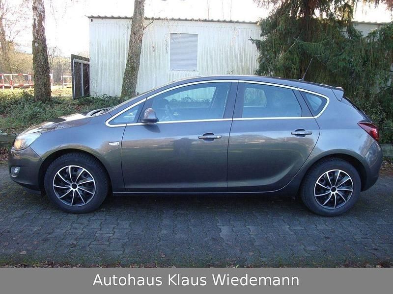 Gebraucht Opel Astra Sport 101 PS (74 kW) 2011 Karbon  grau Kombi