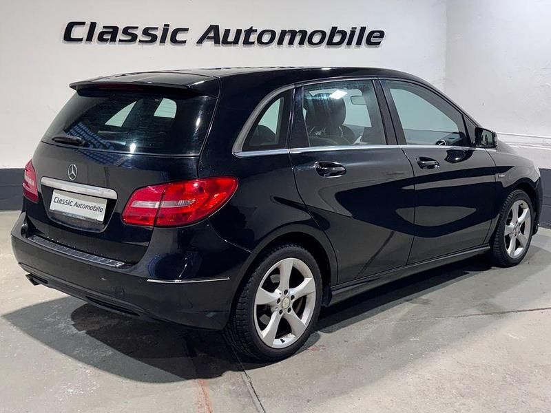 Gebraucht Mercedes B200 156 PS (114 kW) 2012 Schwarz Van / Kleinbus