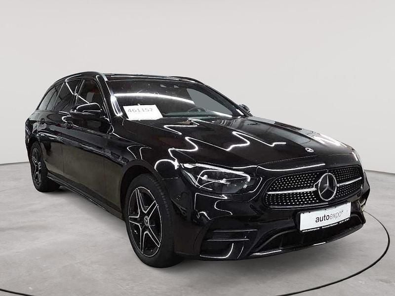 Obsidianschwarz metallic Gebraucht 2022 Mercedes E300 AMG line Kombi | 33.890 € (Fairer Preis) - Bild 1/4