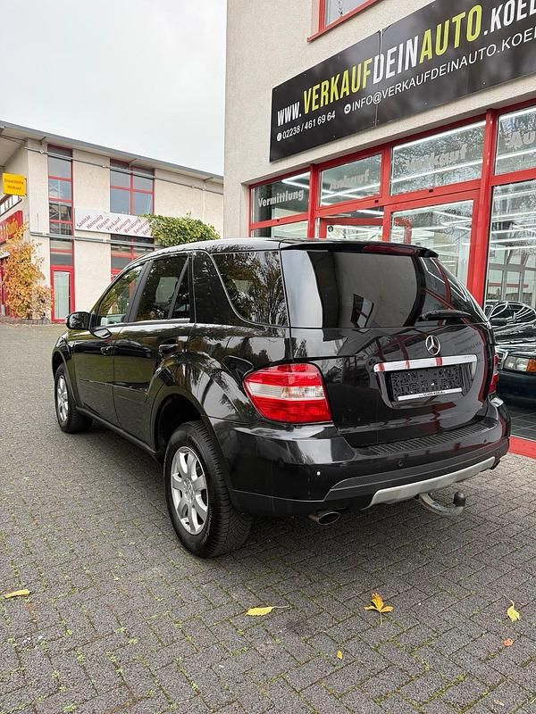 Gebraucht Mercedes ML280 197 PS (144 kW) 2006 Schwarz SUV