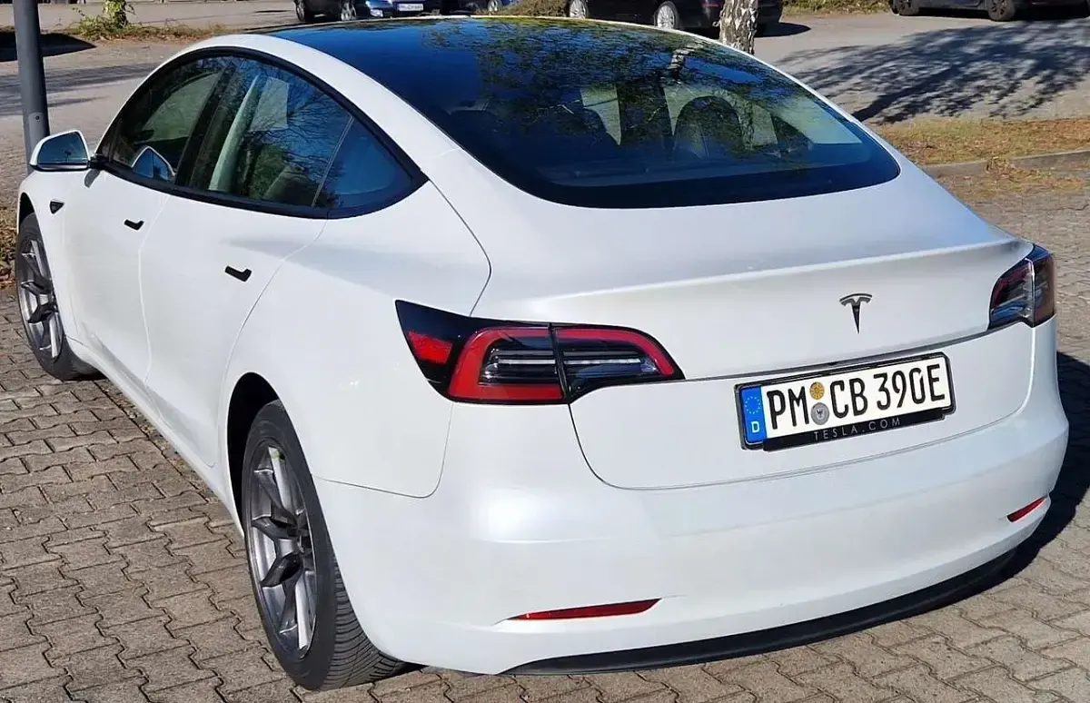 Usado Tesla Model 3 Standard Range Plus 208 kW (283 CV) 2022 Blanco Berlina