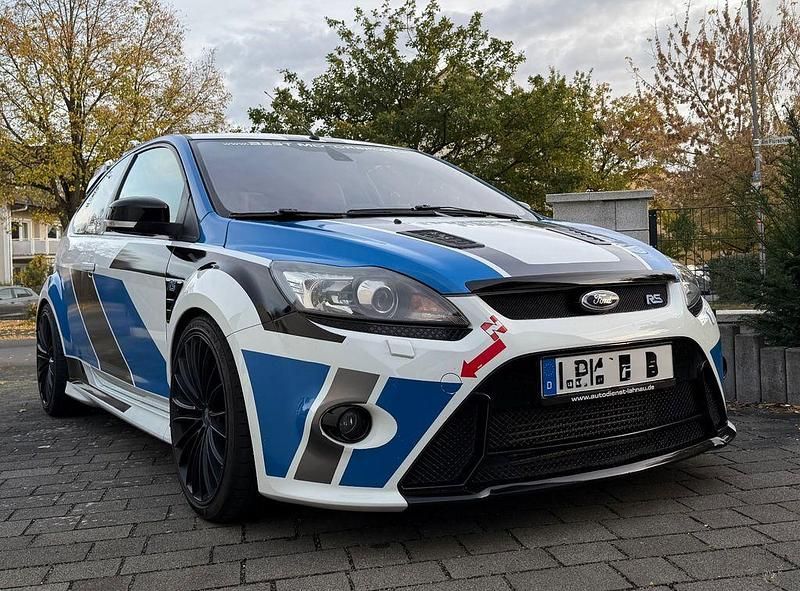Weiß Gebraucht 2010 Ford Focus RS Limousine | 27.000 € - Bild 1/4