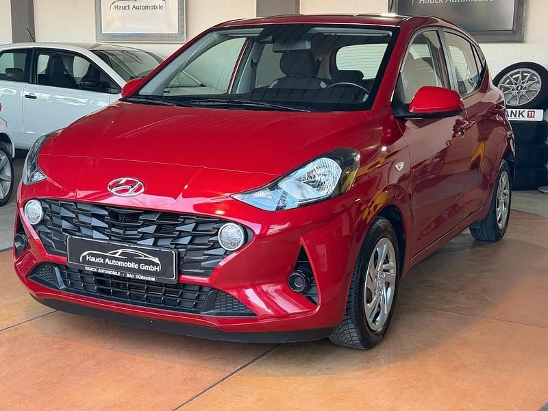Gebraucht Hyundai i10 Select 67 PS (49 kW) 2023 Rot Kleinwagen