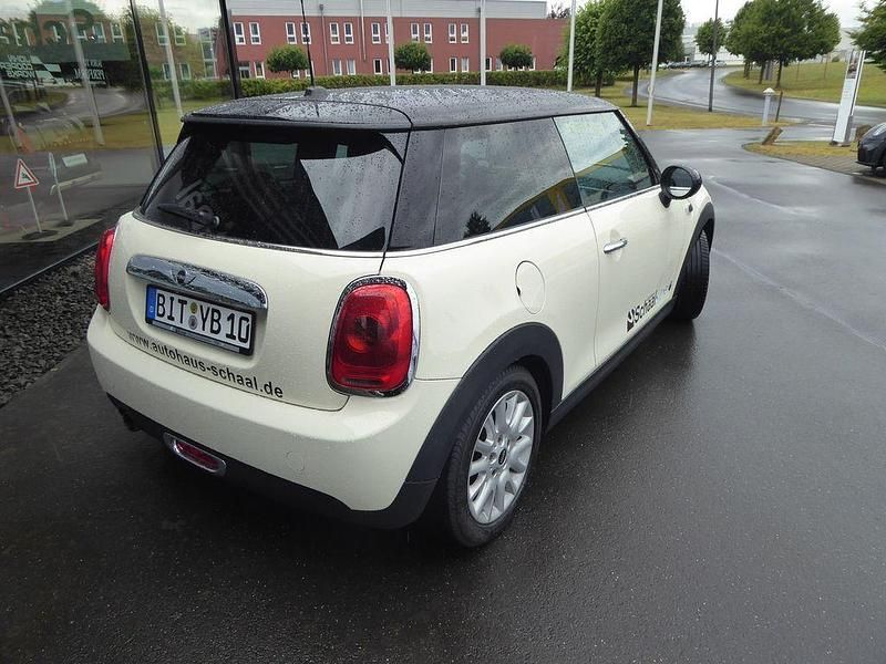Gebraucht Mini Cooper Chili 136 PS (100 kW) 2015 Weiß Kleinwagen