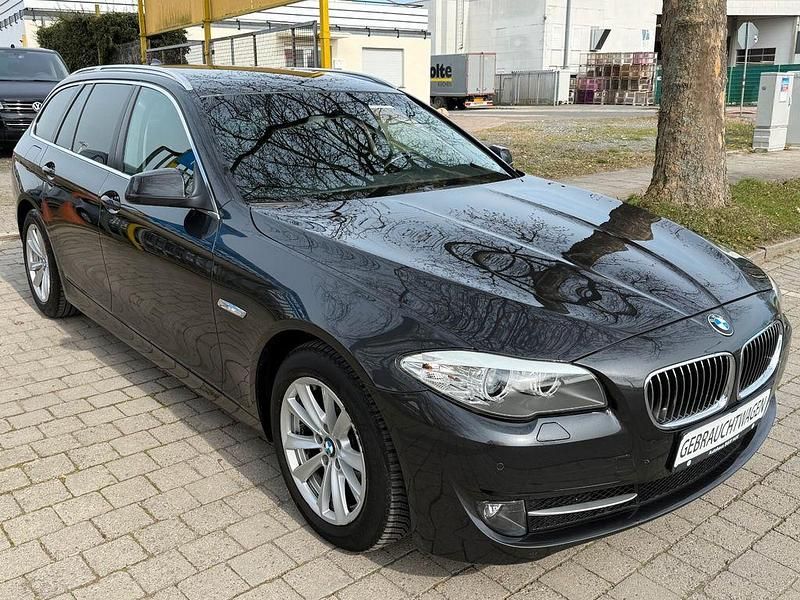 Gebraucht BMW 520 184 PS (135 kW) 2011 Grau Kombi