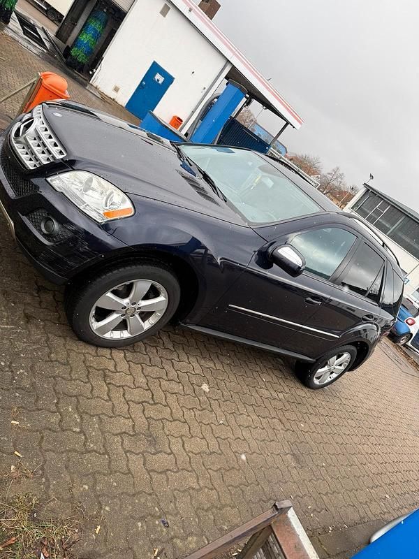 Gebraucht Mercedes ML350 272 PS (200 kW) 2009 Blau SUV