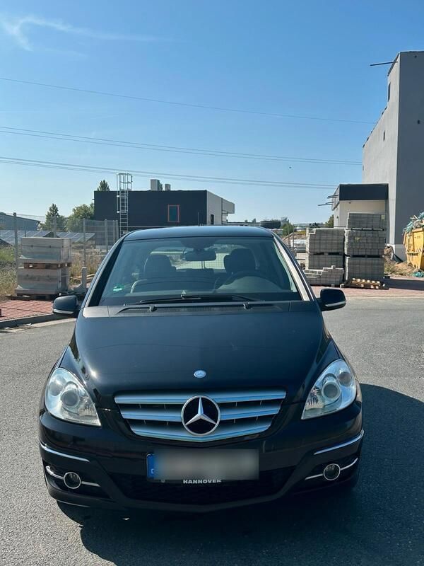 Schwarz Gebraucht 2010 Mercedes B180 Van / Kleinbus | 2.399 € (Superpreis) - Bild 1/4