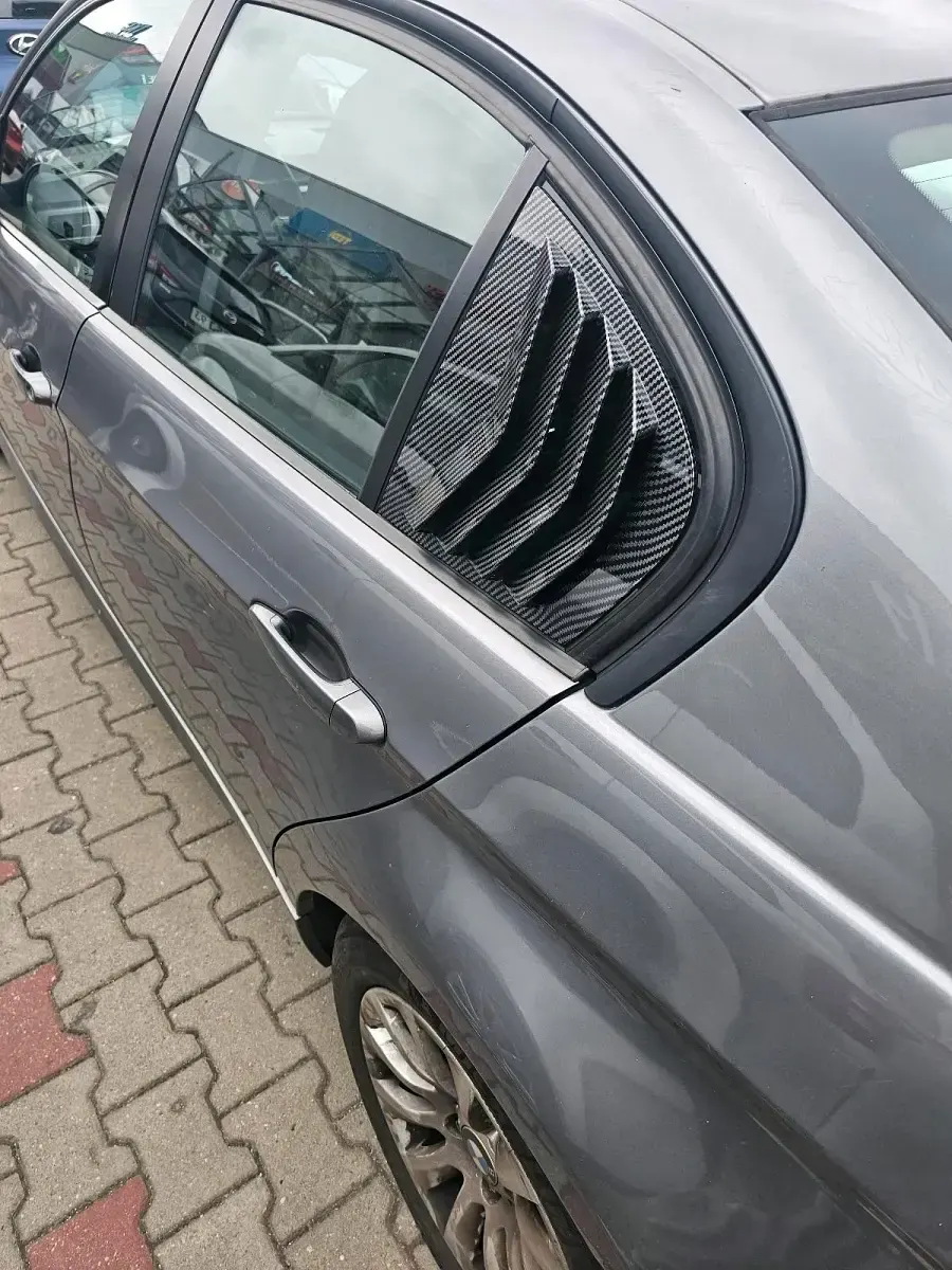 Gebraucht BMW 318 147 PS (108 kW) 2012 Silber Limousine