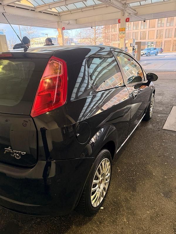 Gebraucht Fiat Punto 79 PS (58 kW) 2009 Blau Kleinwagen