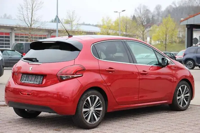 Gebraucht Peugeot 208 99 PS (72 kW) 2017 Rot Kleinwagen
